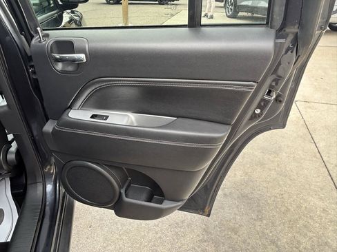Used 2014 Jeep Compass Latitude FWD image 15