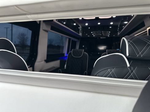 Used 2023 Mercedes-Benz Sprinter 3500 image 43