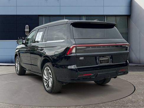 Used 2025 Lincoln Navigator Reserve AWD/4WD image 3