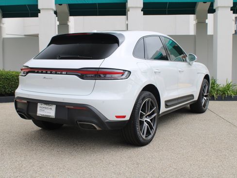 Certified 2025 Porsche Macan image 7