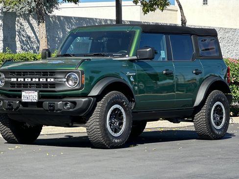 Used 2023 Ford Bronco Black Diamond w/ Sasquatch Package image 8