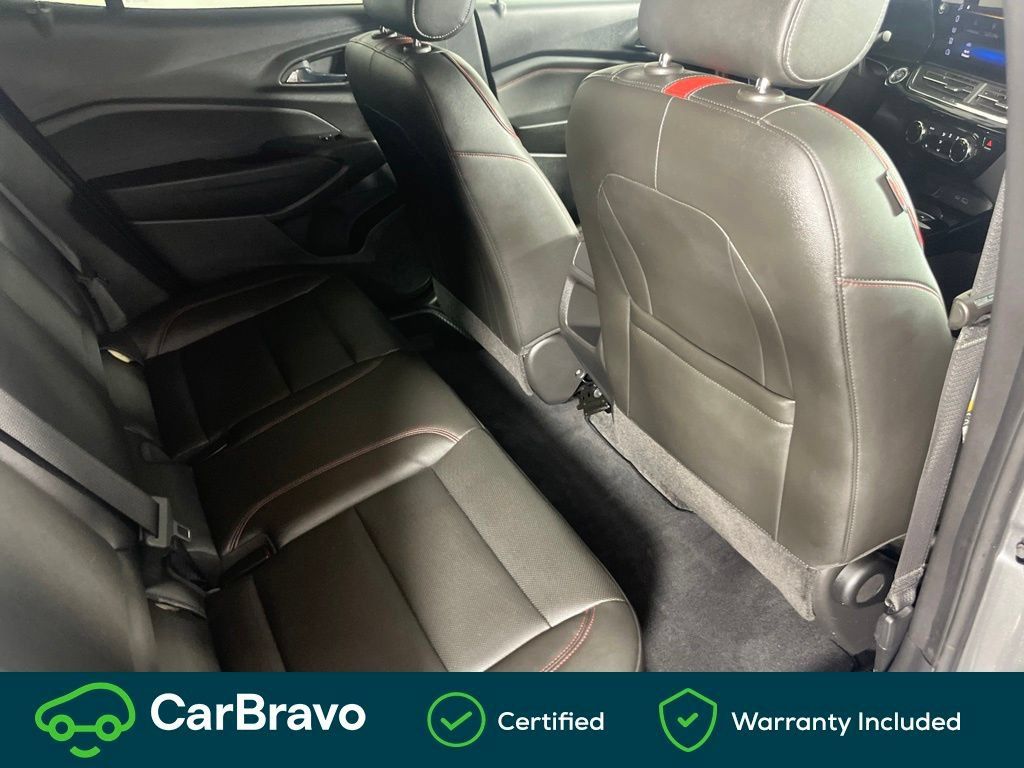 Used 2025 Chevrolet Trax RS w/ Sunroof Package FWD image 19