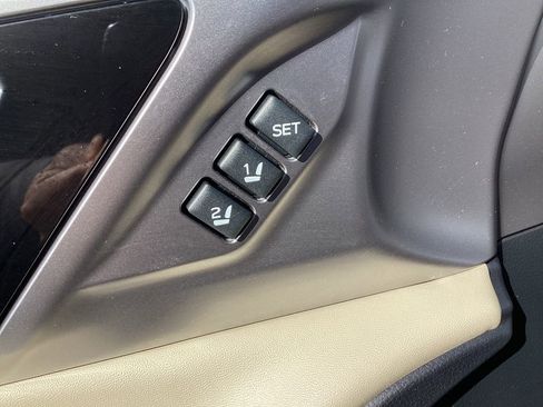 Used 2022 Subaru Legacy Limited image 29