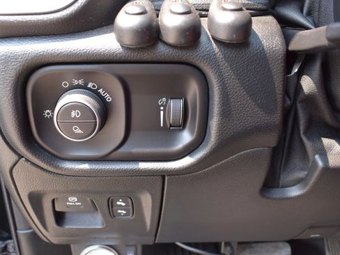 Used 2020 RAM 1500 Big Horn AWD/4WD image 15