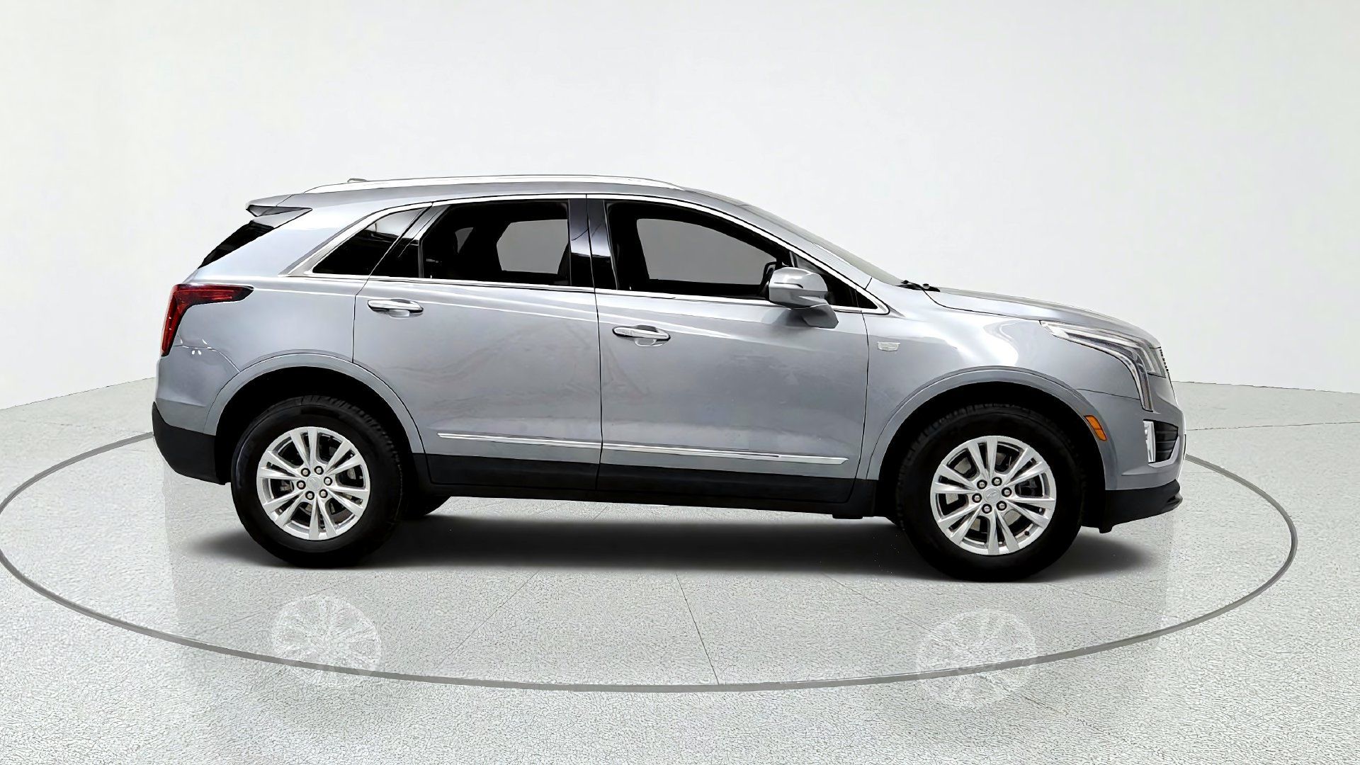Certified 2024 Cadillac XT5 Luxury w/ LPO, Floor Liner Package AWD/4WD image 6