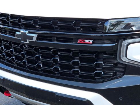Used 2023 Chevrolet Suburban Z71 w/ Luxury Package AWD/4WD image 12