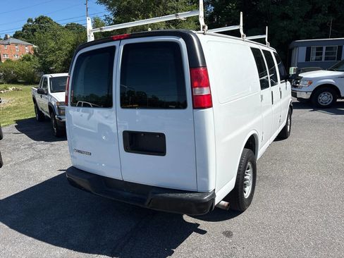 Used 2017 Chevrolet Express 2500 RWD image 10
