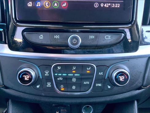 Used 2020 Chevrolet Traverse LT w/ LT Premium Package image 35