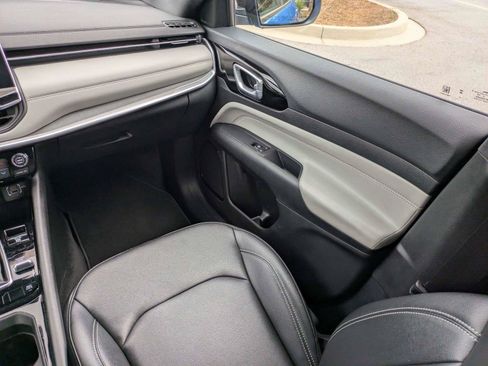 Certified 2025 Jeep Compass Limited AWD/4WD image 19