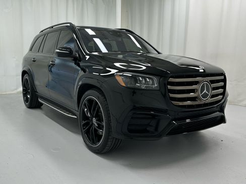Used 2024 Mercedes-Benz GLS 450 4MATIC image 2
