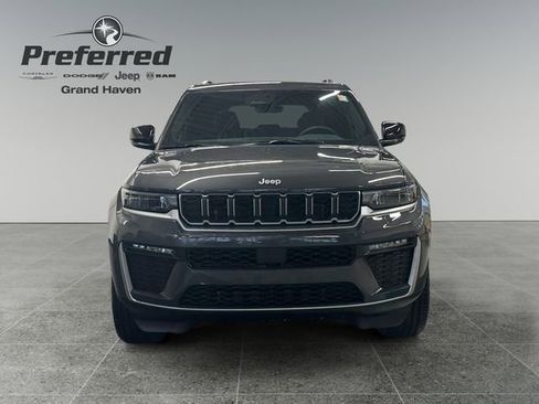 New 2026 Jeep Grand Cherokee Limited w/ Trailer Tow Package AWD/4WD image 13