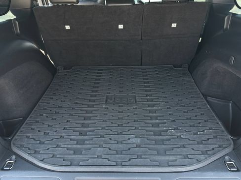 Used 2021 Jeep Grand Cherokee Laredo X RWD image 22