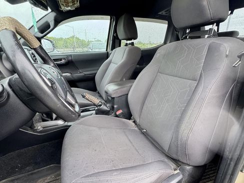 Used 2019 Toyota Tacoma TRD Sport w/ Technology Package AWD/4WD image 16