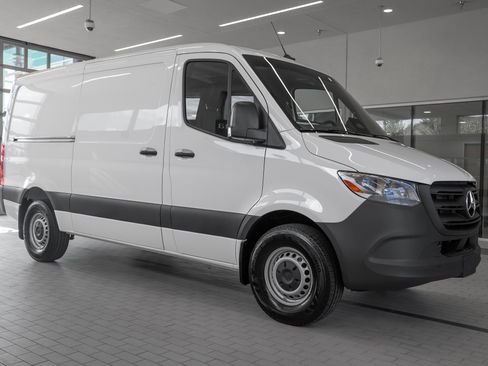 Used 2025 Mercedes-Benz Sprinter 2500 image 11