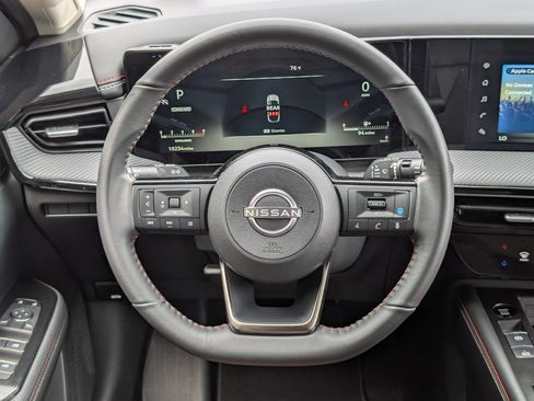 Used 2025 Nissan Kicks SR FWD image 23