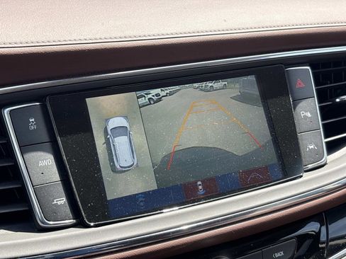 Used 2018 Buick Enclave Avenir w/ Avenir Technology Package image 22