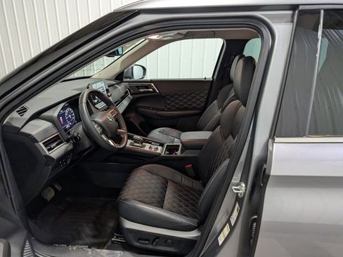 Used 2023 Mitsubishi Outlander SEL image 14