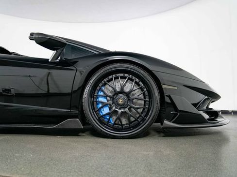 Used 2020 Lamborghini Aventador SVJ AWD/4WD image 11
