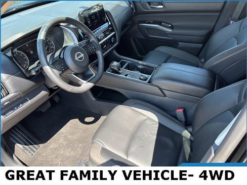 Used 2025 Nissan Pathfinder SL image 12