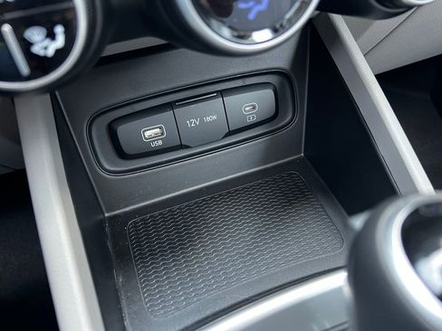 Certified 2024 Hyundai Venue SEL FWD image 46
