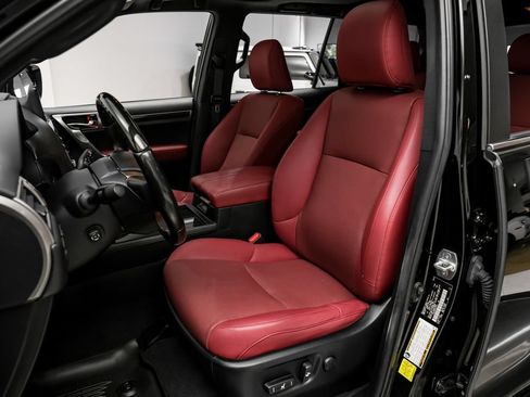 Used 2023 Lexus GX 460 Premium w/ Accessory Package AWD/4WD image 33