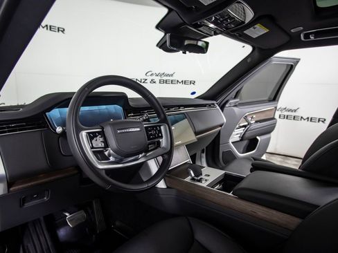 Used 2025 Land Rover Range Rover SE image 23