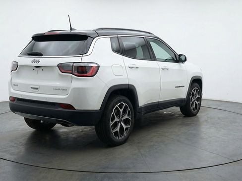 Used 2025 Jeep Compass Limited AWD/4WD image 9