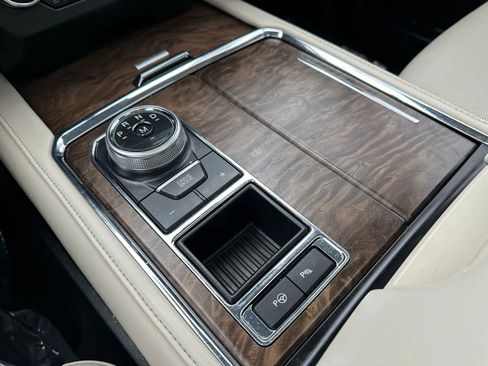 Used 2018 Ford Expedition Platinum image 45