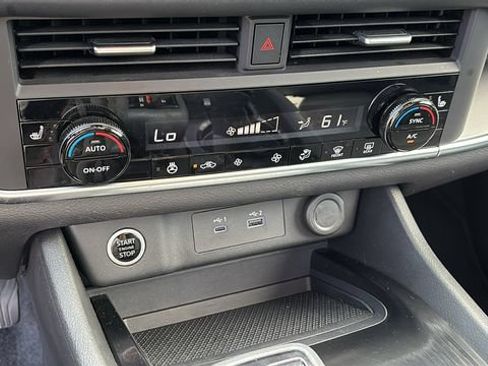 Certified 2023 Nissan Rogue SV w/ SV Premium B Package AWD/4WD image 18