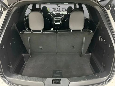 Used 2020 Ford Explorer XLT w/ Equipment Group 202A RWD image 12