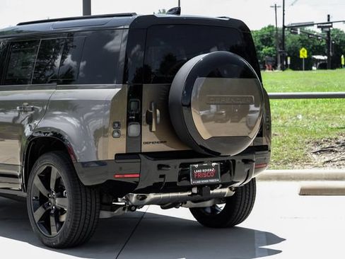 New 2026 Land Rover Defender 110 X-Dynamic SE AWD/4WD image 15