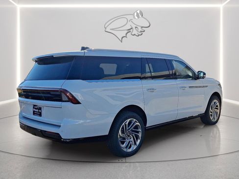 New 2026 Lincoln Navigator L Reserve image 4