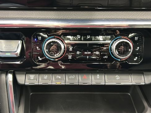 Used 2025 GMC Sierra 3500 Denali image 25