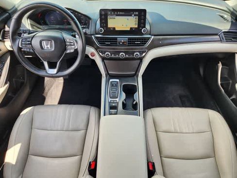Used 2018 Honda Accord Touring image 10