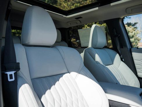 New 2025 Mitsubishi Outlander SEL image 12