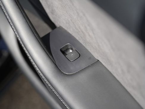 Used 2023 Tesla Model Y Long Range image 39