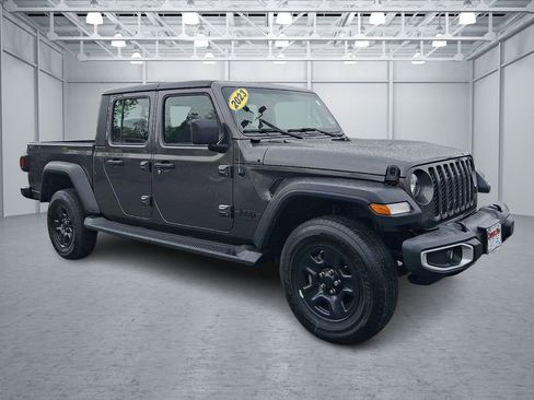 Used 2023 Jeep Gladiator Sport w/ Trailer Tow Package AWD/4WD image 7