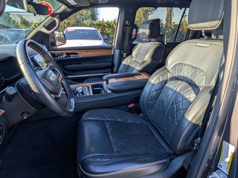 Used 2022 Jeep Grand Wagoneer Series III w/ Rear Seat Video Group 1 AWD/4WD image 10