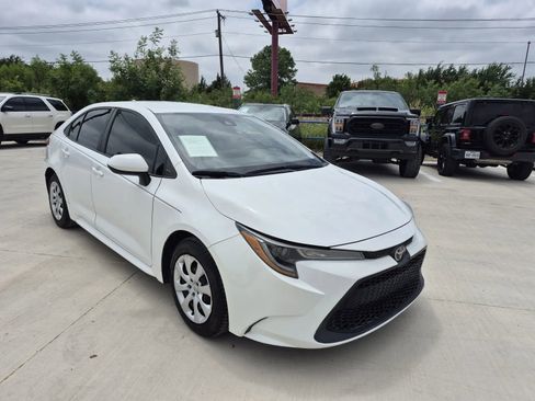 Used 2020 Toyota Corolla LE FWD image 4