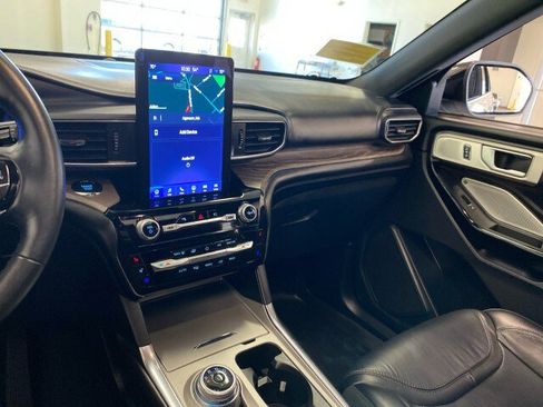 Used 2023 Ford Explorer Platinum w/ Technology Package image 14