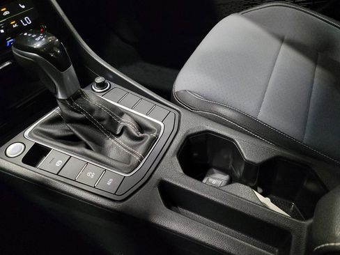 Used 2025 Volkswagen Jetta SE FWD image 26