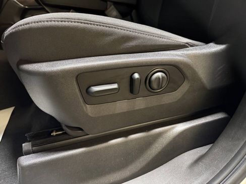 Used 2022 Chevrolet Silverado 2500 LT w/ Convenience Package image 13