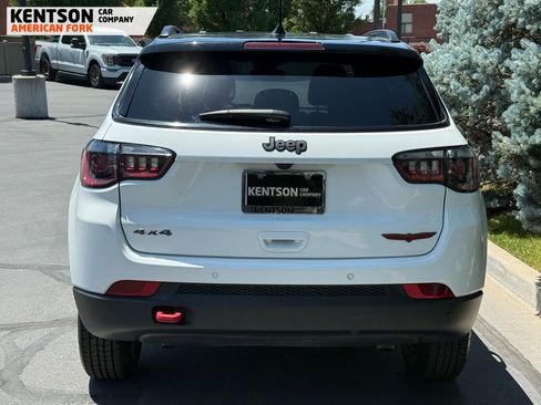 Used 2023 Jeep Compass Trailhawk image 7