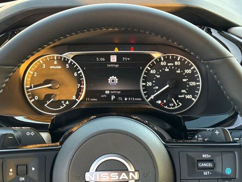 New 2025 Nissan Pathfinder SL image 17