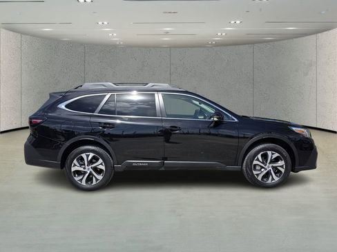 Used 2022 Subaru Outback Limited XT image 2