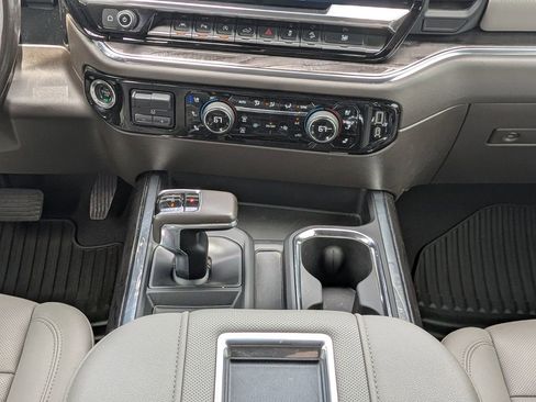 Used 2022 Chevrolet Silverado 1500 LTZ w/ LTZ Premium Package AWD/4WD image 18