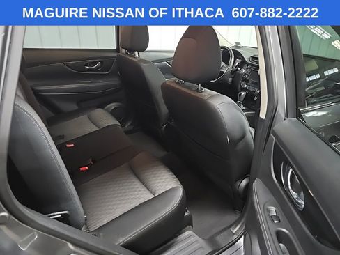 Used 2018 Nissan Rogue SV w/ Sun & Sound Touring Package AWD/4WD image 18