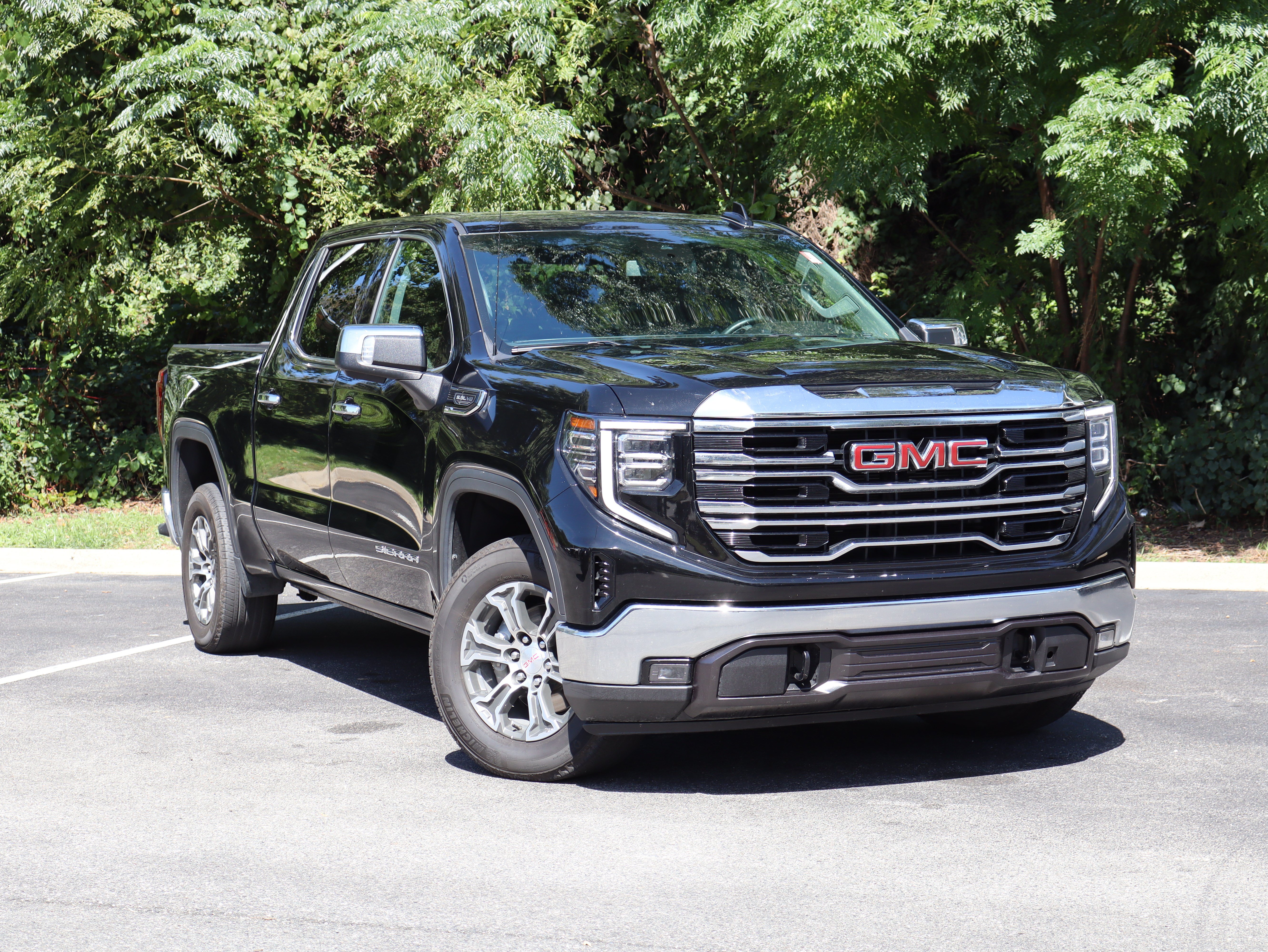 Used 2025 GMC Sierra 1500 SLT RWD image 2