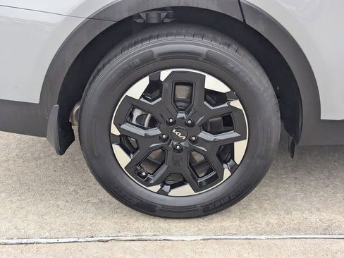 Used 2025 Kia Sorento S FWD image 3