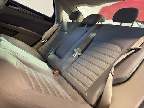 Used 2020 Ford Fusion SE FWD image 28